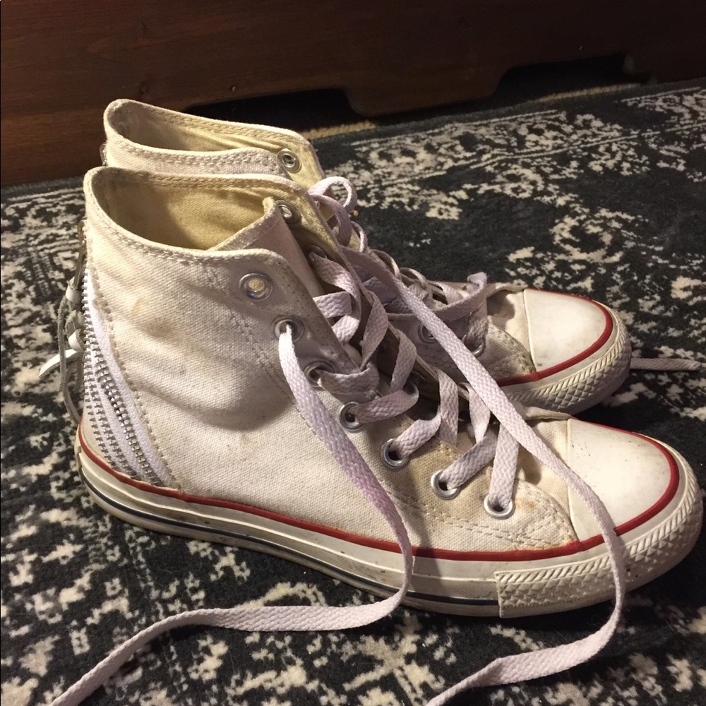 Unique zipper converse